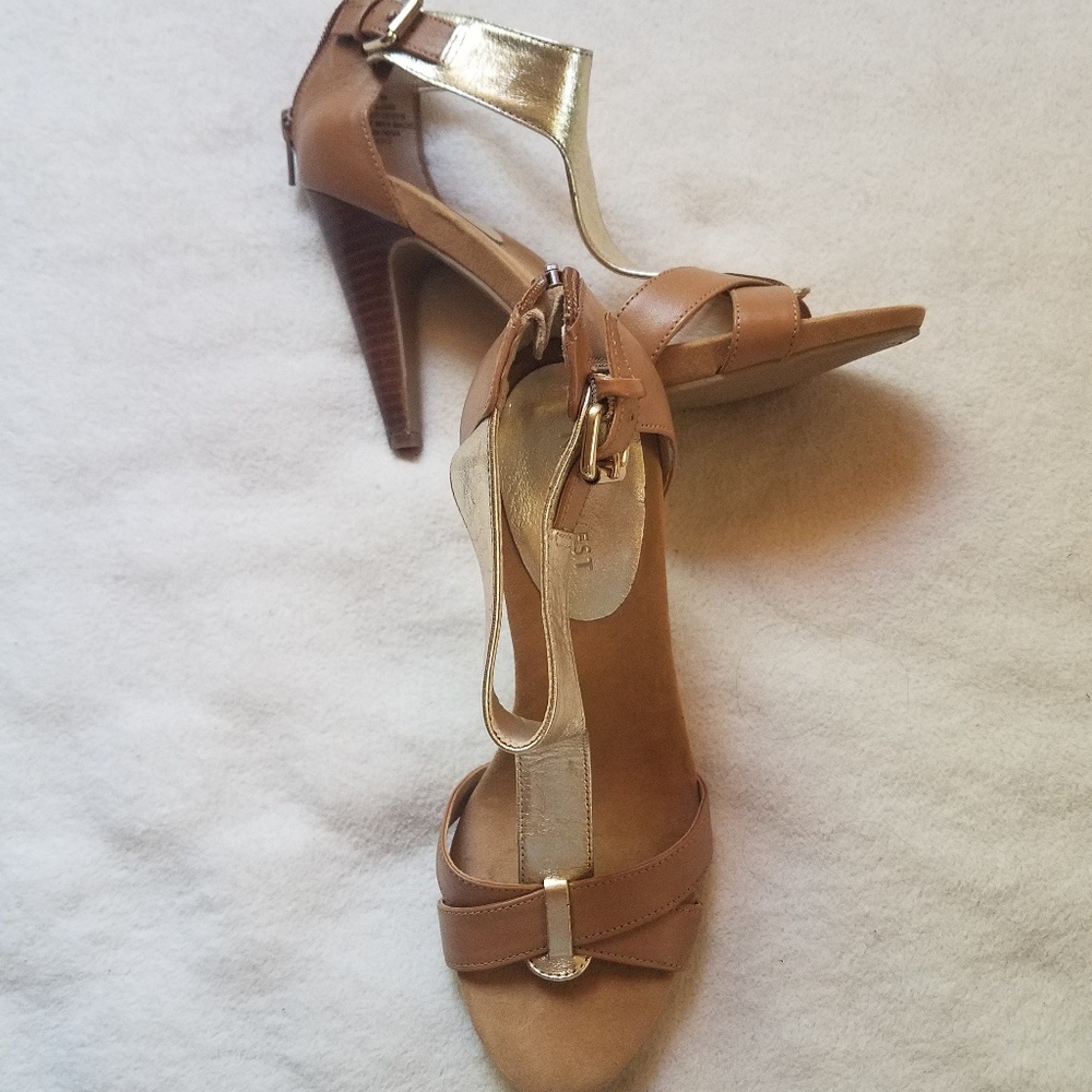 Nine West 6.5 Tan/Gold T-Strap Heels